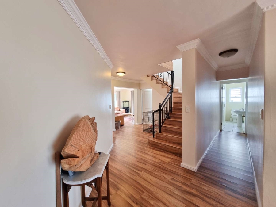 5 Bedroom Property for Sale in Chanteclair Western Cape